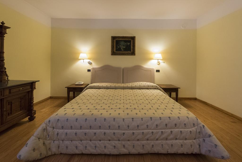 Locanda La Posta Cavour Екстер'єр фото